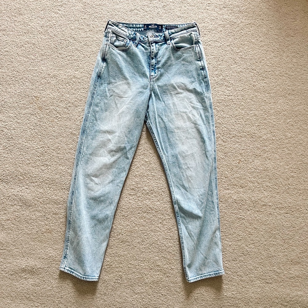 Hollister Ultra High Rise Mom Jeans